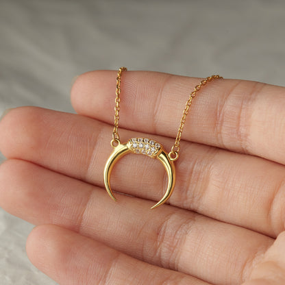 Collana con luna in CZ Collana con corno Collana a strati