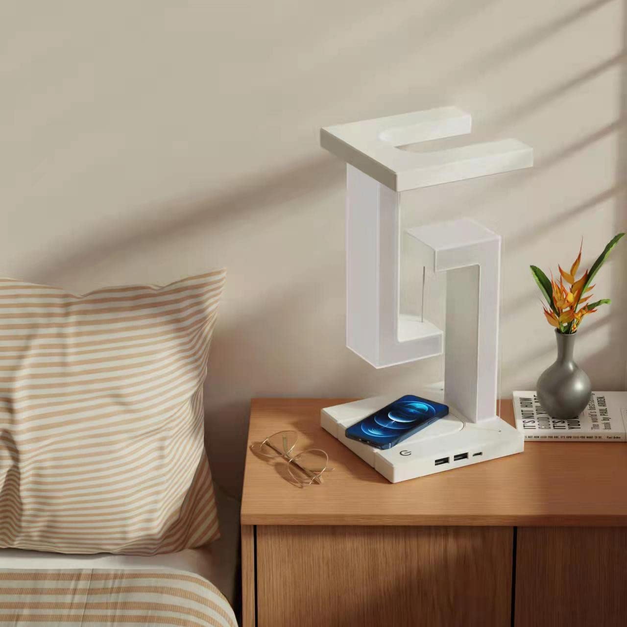 Lampada da tavolo a sospensione con ricarica wireless creativa per smartphone Lampada da equilibrio galleggiante per la camera da letto di casa