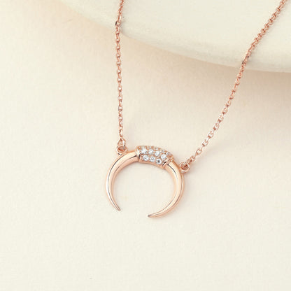 Collana con luna in CZ Collana con corno Collana a strati