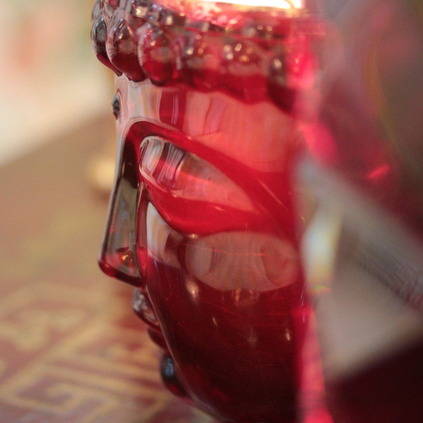 Elisabetta II | Buddha Royale in vetro rosso rubino in oro 24 carati 