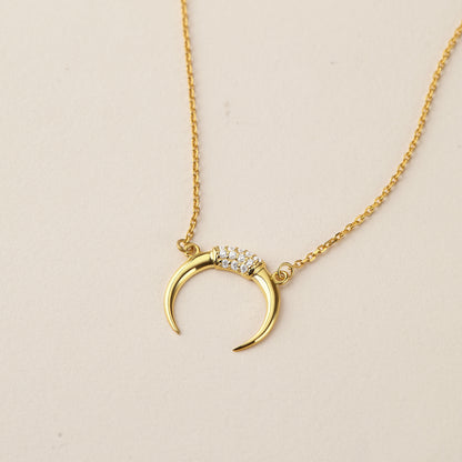 Collana con luna in CZ Collana con corno Collana a strati