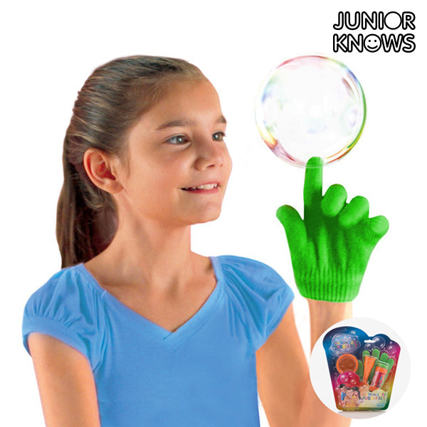 Junior conosce il gioco delle bolle di sapone con il guanto