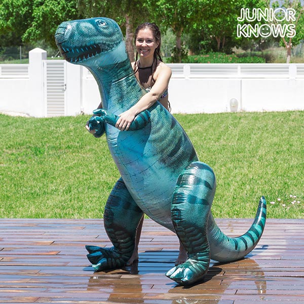 Junior conosce il dinosauro gonfiabile gigante T-Rex